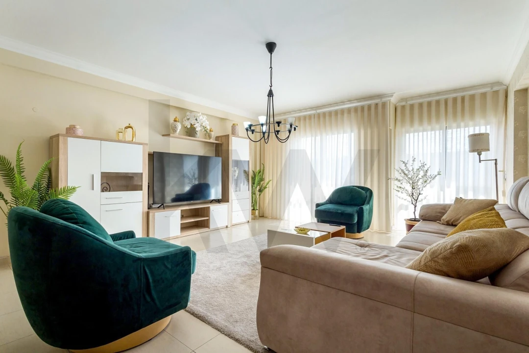 Apartamento T3 para Arrendamento em Queluz e Belas Foto 3