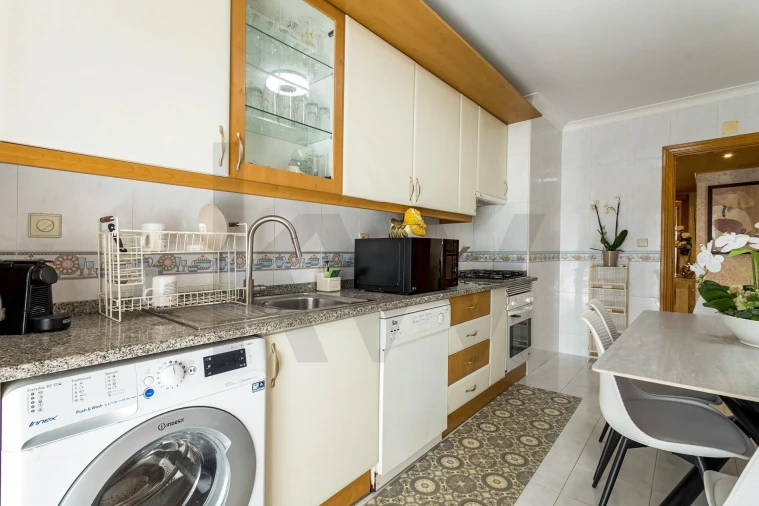 Apartamento T3 para Arrendamento em Queluz e Belas Foto 12