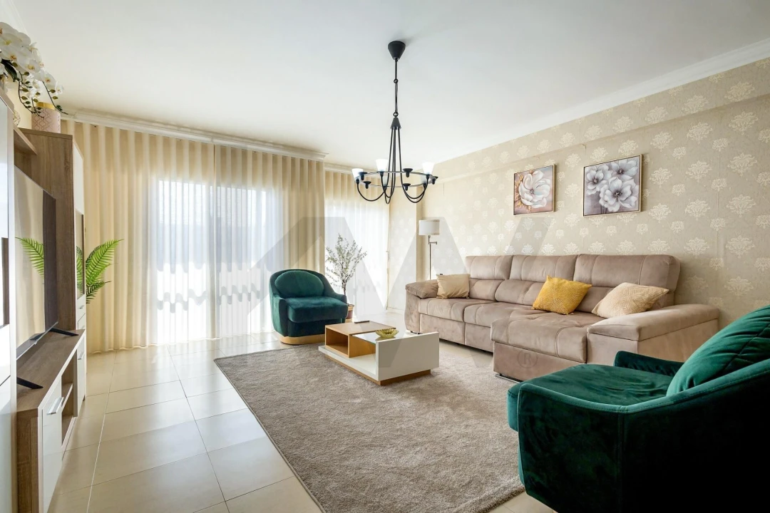 Apartamento T3 para Arrendamento em Queluz e Belas Foto 4