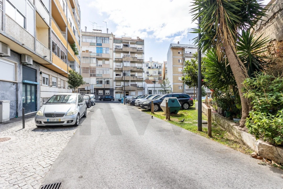 Apartamento T1 para Venda em Ajuda Foto 14