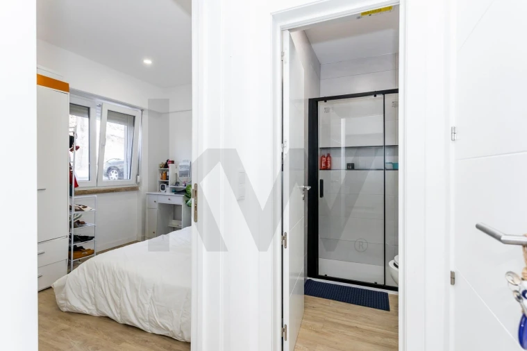Apartamento T1 para Venda em Ajuda Foto 6
