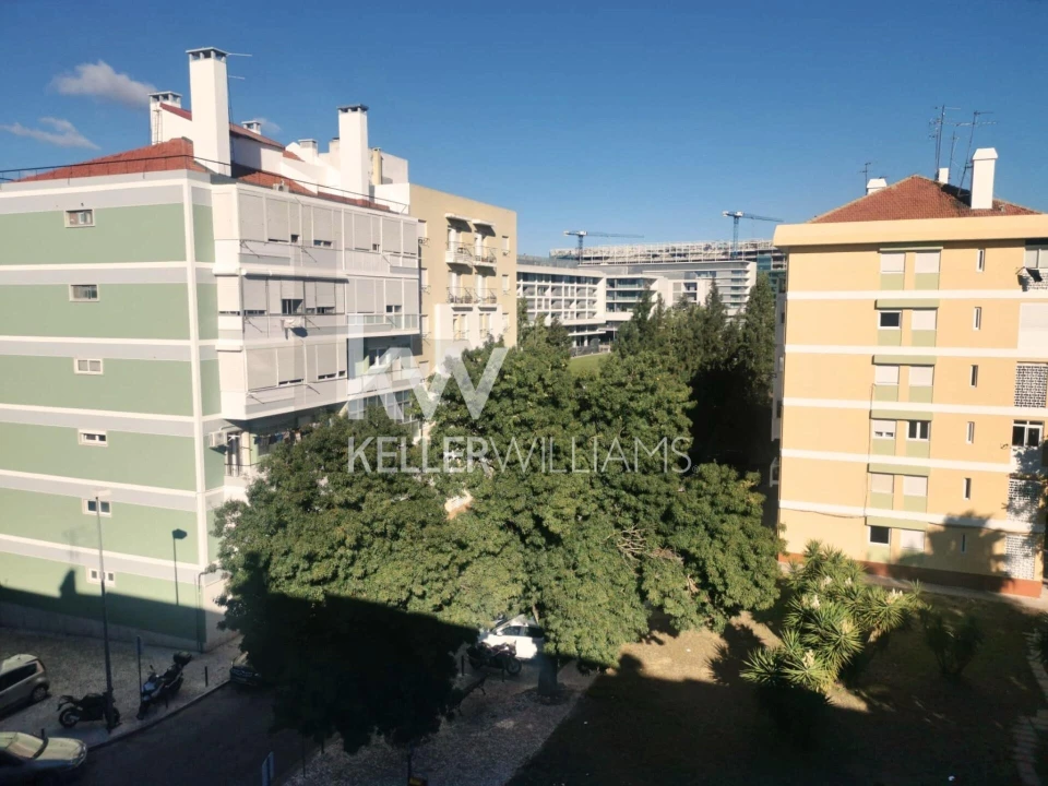 Apartamento T2 para Venda em Benfica Foto 1