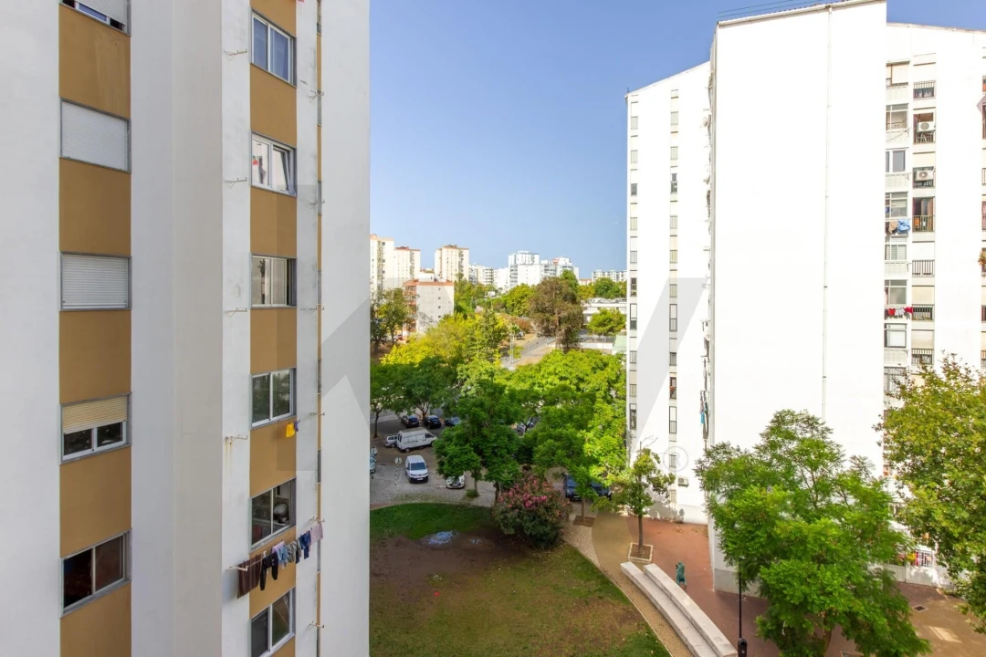 Apartamento T2 para Venda em Corroios Foto 19