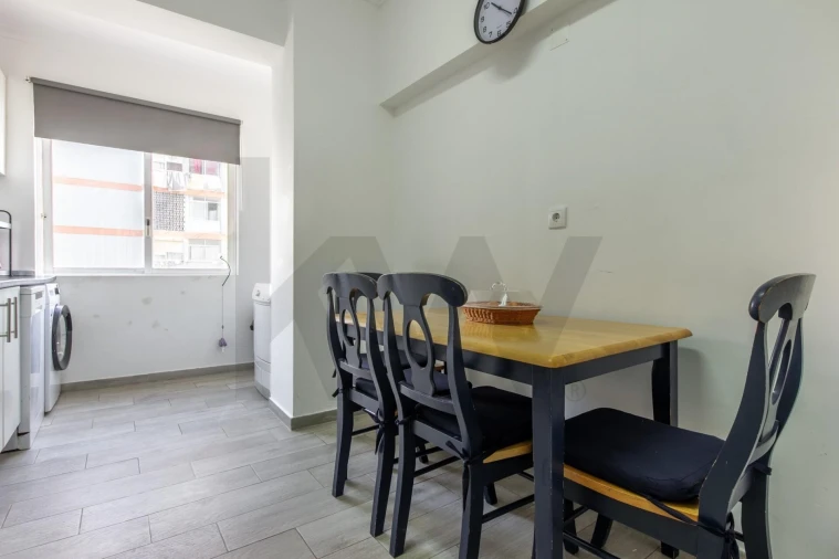 Apartamento T2 para Venda em Corroios Foto 9