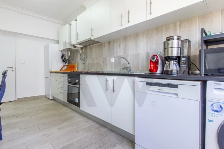 Apartamento T2 para Venda em Corroios Foto 11