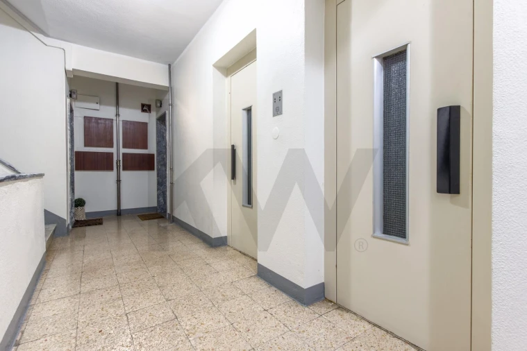 Apartamento T2 para Venda em Corroios Foto 18