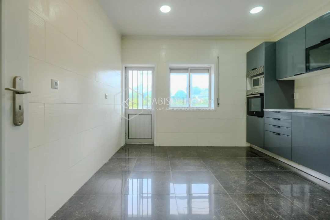 Apartamento T3 para Venda em Fânzeres e São Pedro da Cova Foto 8