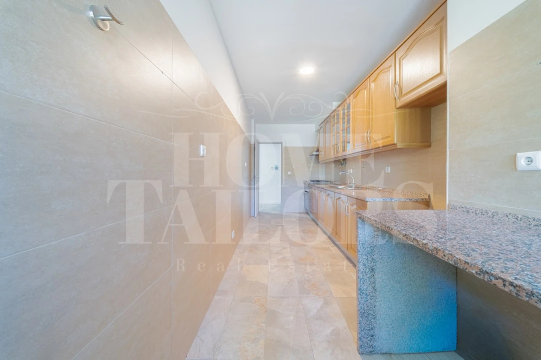 Apartamento T4 para Venda em São Domingos de Rana Foto 4