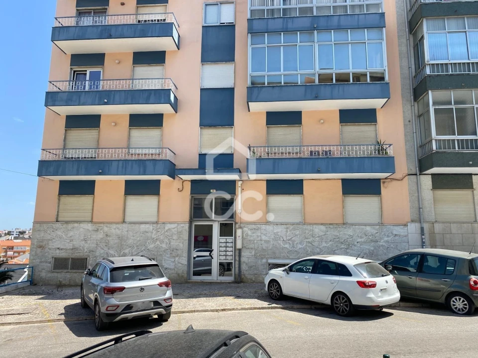 Apartamento T3 para Arrendamento em Amora Foto 1