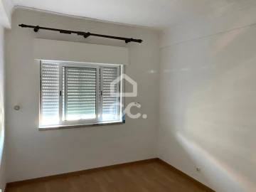 Apartamento T3 para Arrendamento em Amora
