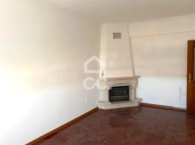 Apartamento T3 para Arrendamento em Amora Foto 2