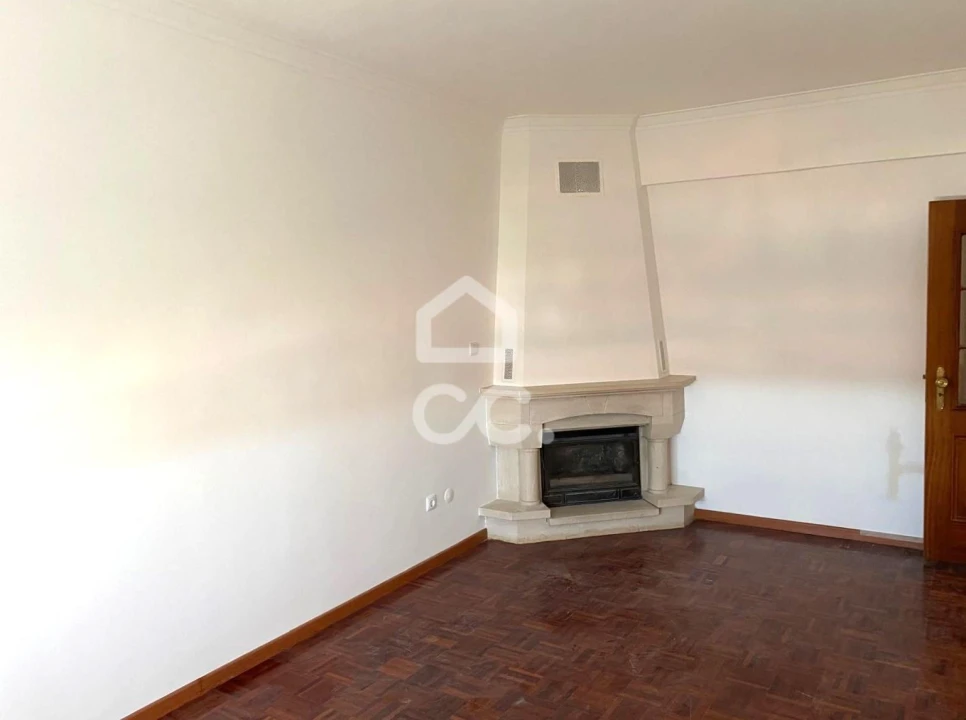 Apartamento T3 para Arrendamento em Amora Foto 2