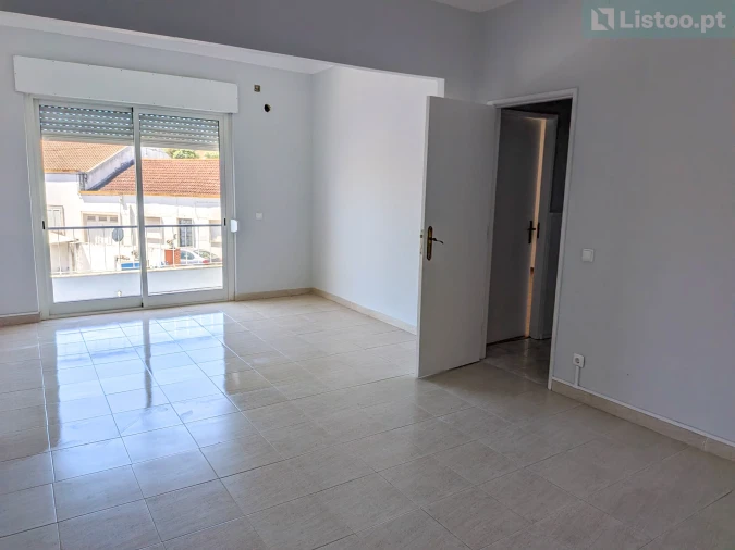 Apartamento T2 para Venda em Algés, Linda-A-Velha e Cruz Quebrada-Dafundo Foto 4