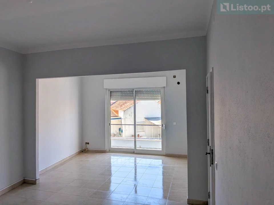 Apartamento T2 para Venda em Algés, Linda-A-Velha e Cruz Quebrada-Dafundo Foto 1