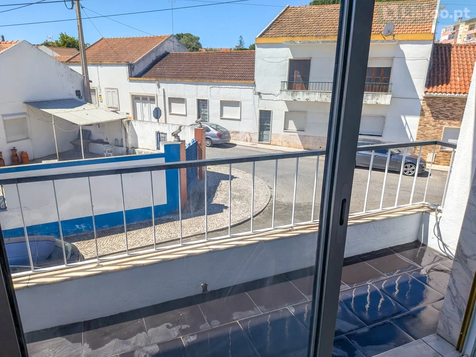 Apartamento T2 para Venda em Algés, Linda-A-Velha e Cruz Quebrada-Dafundo Foto 2