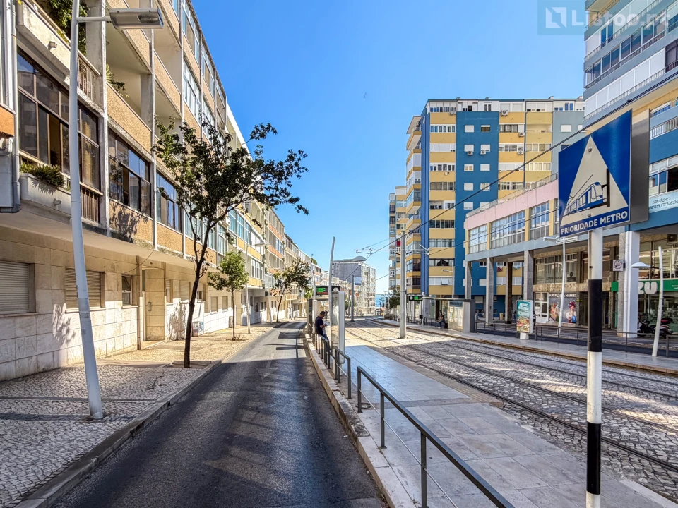 Apartamento T4 para Venda em Almada, Cova da Piedade, Pragal e Cacilhas Foto 1