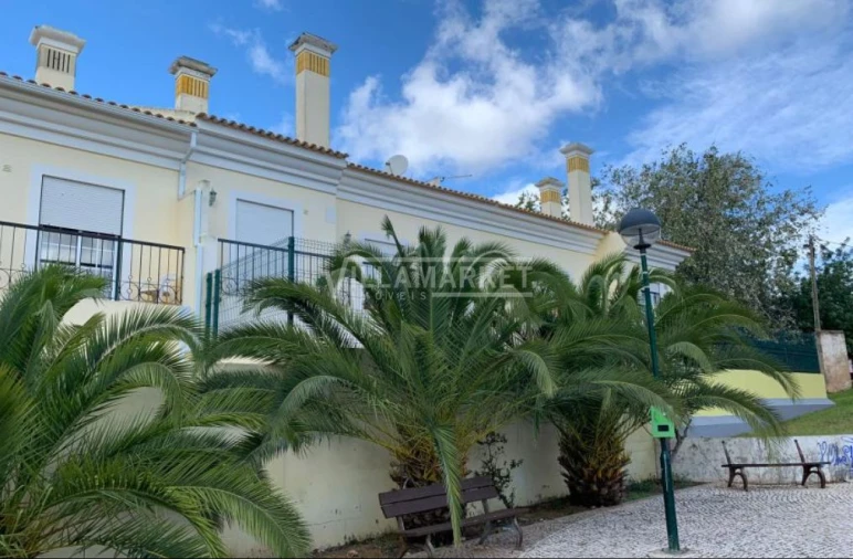 Moradia T4 para Venda em Faro (Sé e São Pedro) Foto 3