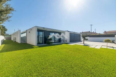 Moradia T5 para Venda em Bougado (São Martinho e Santiago)