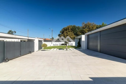 Moradia T5 para Venda em Bougado (São Martinho e Santiago)