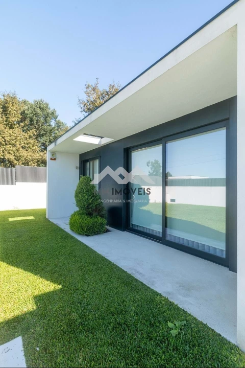 Moradia T5 para Venda em Bougado (São Martinho e Santiago)