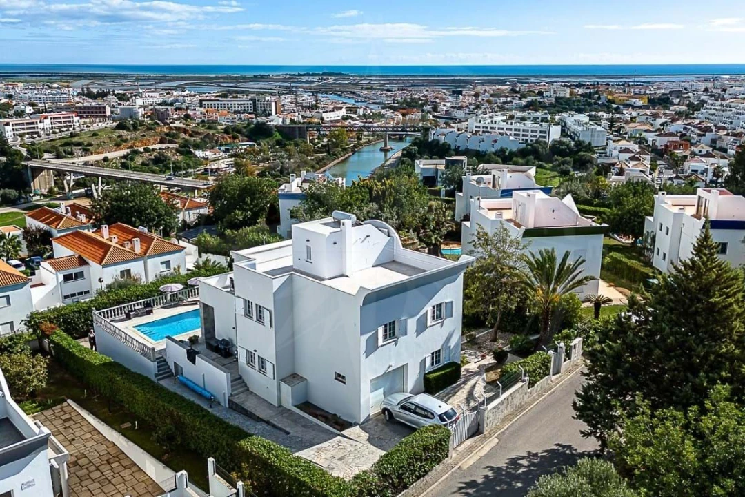 Moradia T4 para Venda em Tavira (Santa Maria e Santiago) Foto 1