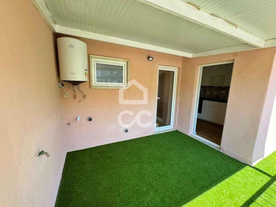 Apartamento T2 para Venda em Agualva e Mira-Sintra Foto 6