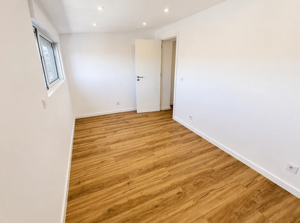 Apartamento T2 para Venda em Agualva e Mira-Sintra Foto 23