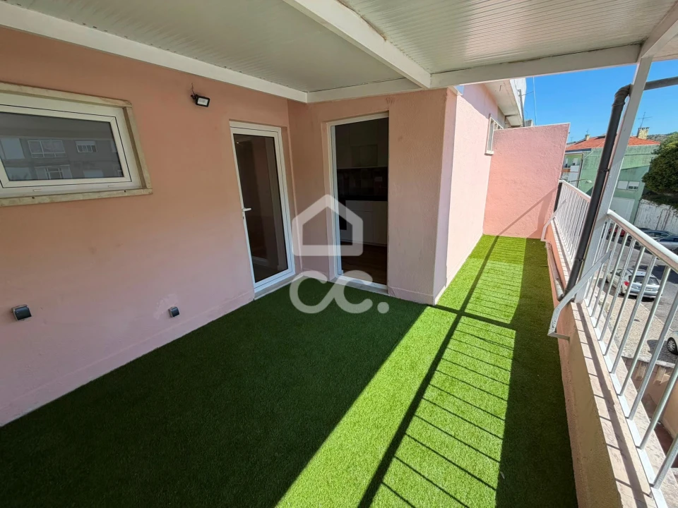 Apartamento T2 para Venda em Agualva e Mira-Sintra Foto 9
