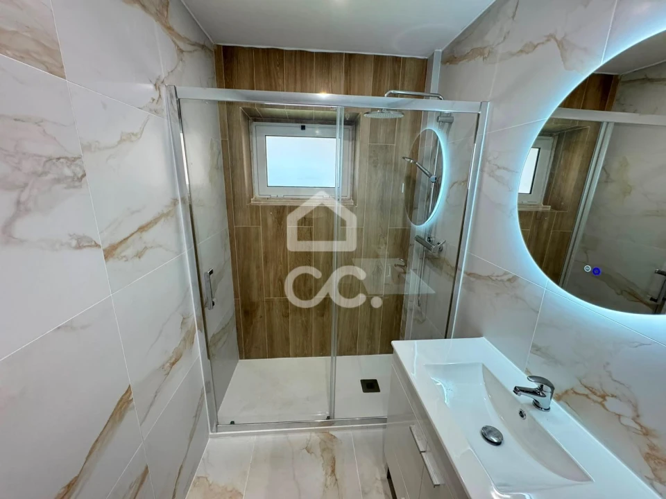Apartamento T2 para Venda em Agualva e Mira-Sintra Foto 17