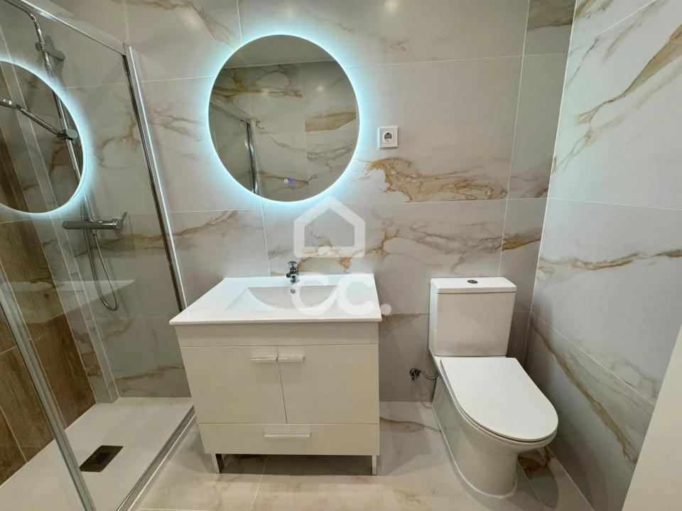Apartamento T2 para Venda em Agualva e Mira-Sintra Foto 16