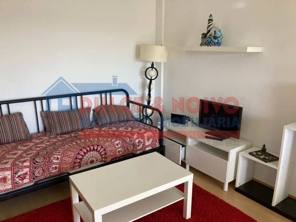 Apartamento T1 para Arrendamento em Ferrel Foto 4