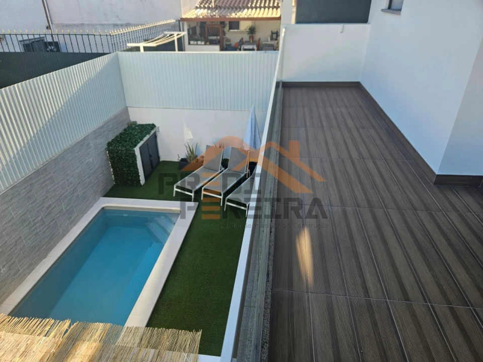Moradia T4 para Venda em Santa Iria de Azoia, São João da Talha e Bobadela Foto 27
