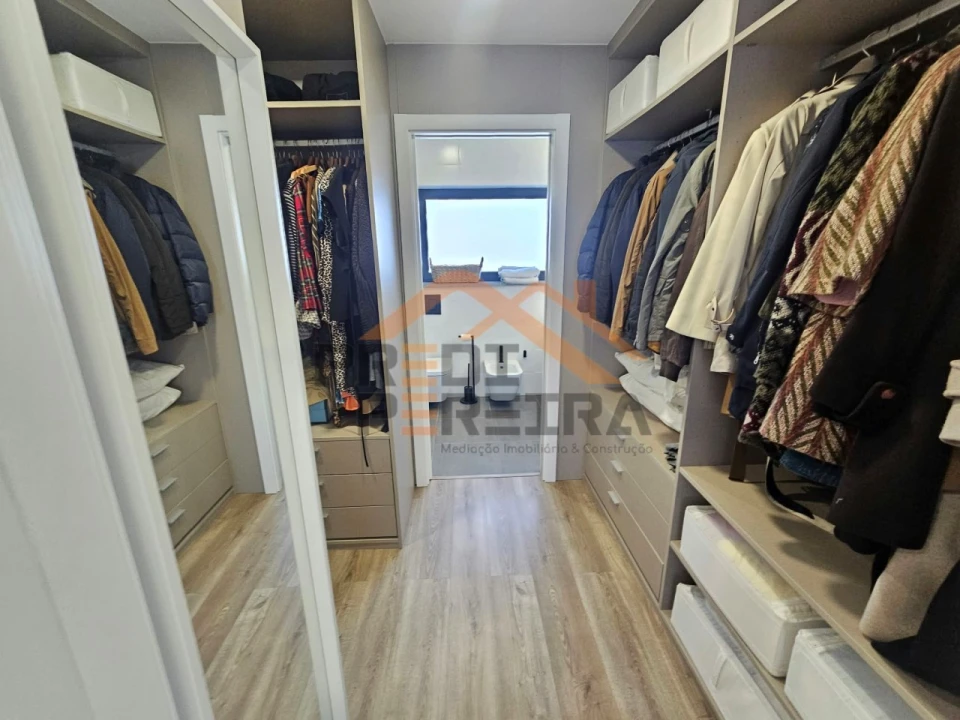 Moradia T4 para Venda em Santa Iria de Azoia, São João da Talha e Bobadela Foto 42