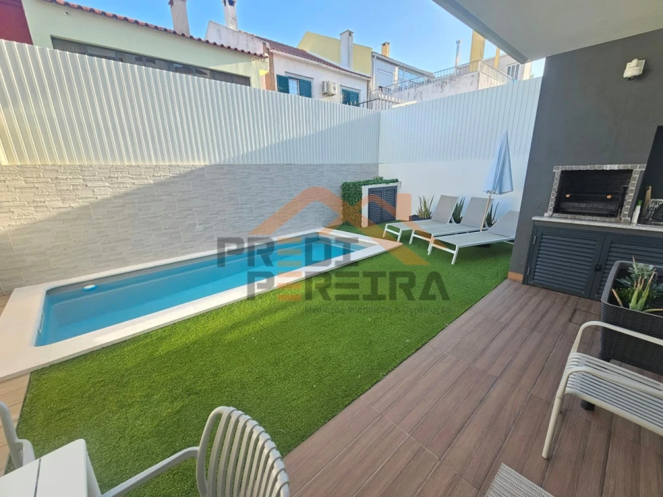 Moradia T4 para Venda em Santa Iria de Azoia, São João da Talha e Bobadela Foto 1