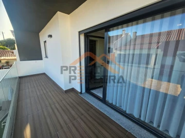 Moradia T4 para Venda em Santa Iria de Azoia, São João da Talha e Bobadela
