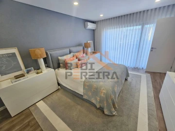 Moradia T4 para Venda em Santa Iria de Azoia, São João da Talha e Bobadela