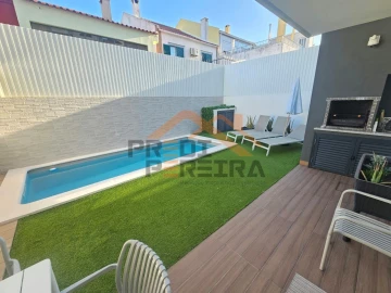 Moradia T4 para Venda em Santa Iria de Azoia, São João da Talha e Bobadela