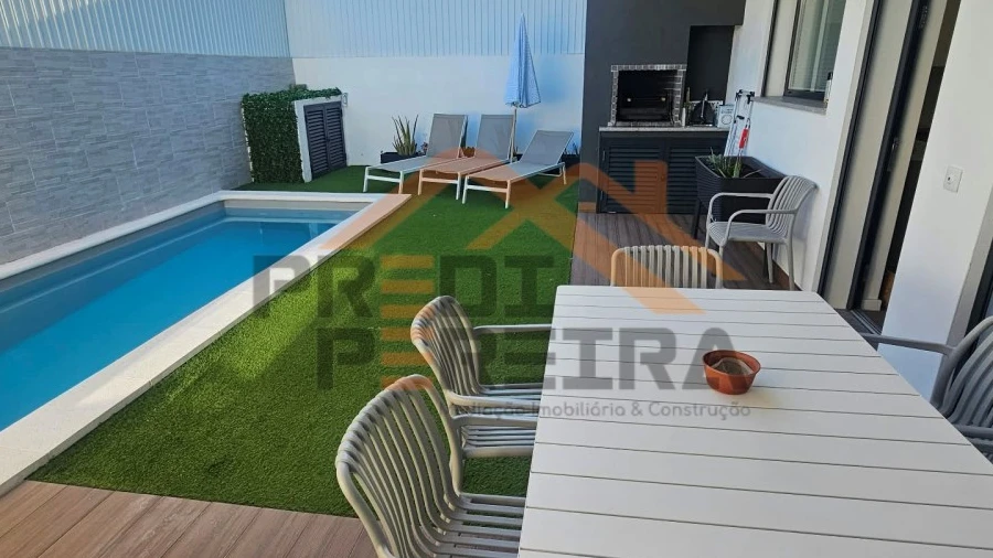 Moradia T4 para Venda em Santa Iria de Azoia, São João da Talha e Bobadela