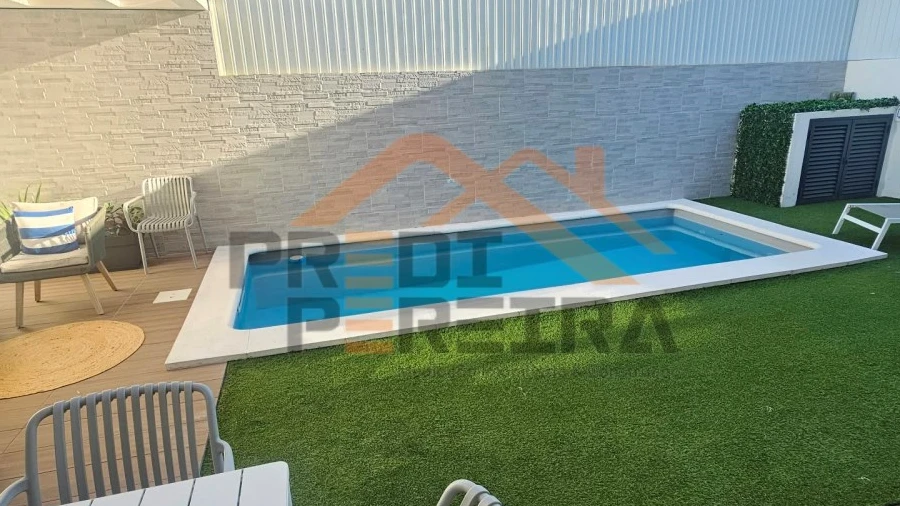 Moradia T4 para Venda em Santa Iria de Azoia, São João da Talha e Bobadela