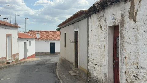 Moradia T2 para Venda em Castro Verde e Casével