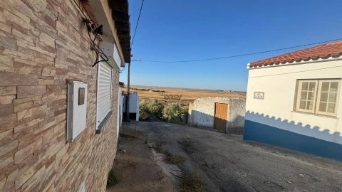 Moradia T2 para Venda em Castro Verde e Casével