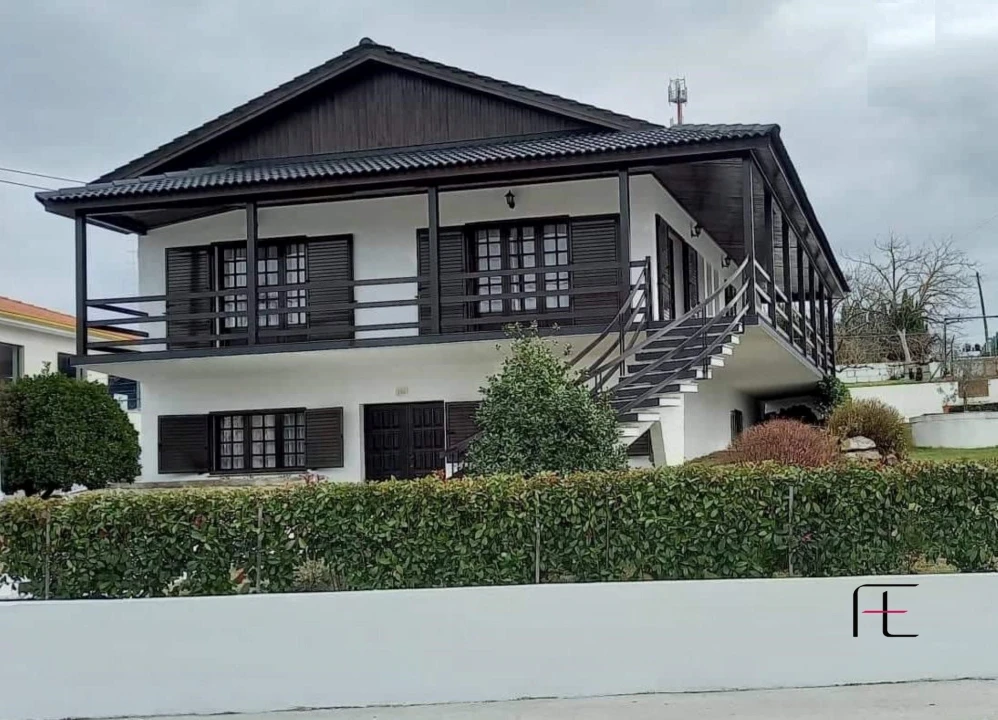Moradia T5 para Venda em Vila Verde da Raia Foto 1