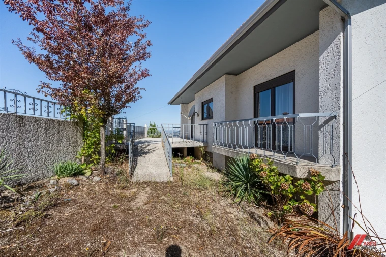Moradia T2 para Venda em Quinchães Foto 28