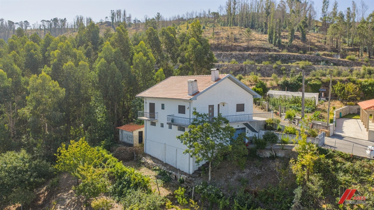 Moradia T2 para Venda em Quinchães Foto 1