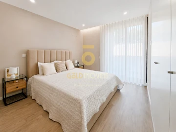 Apartamento T3 para Venda em Sobrado e Bairros