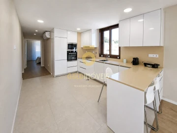 Apartamento T3 para Venda em Sobrado e Bairros