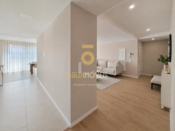 Apartamento T3 para Venda em Sobrado e Bairros
