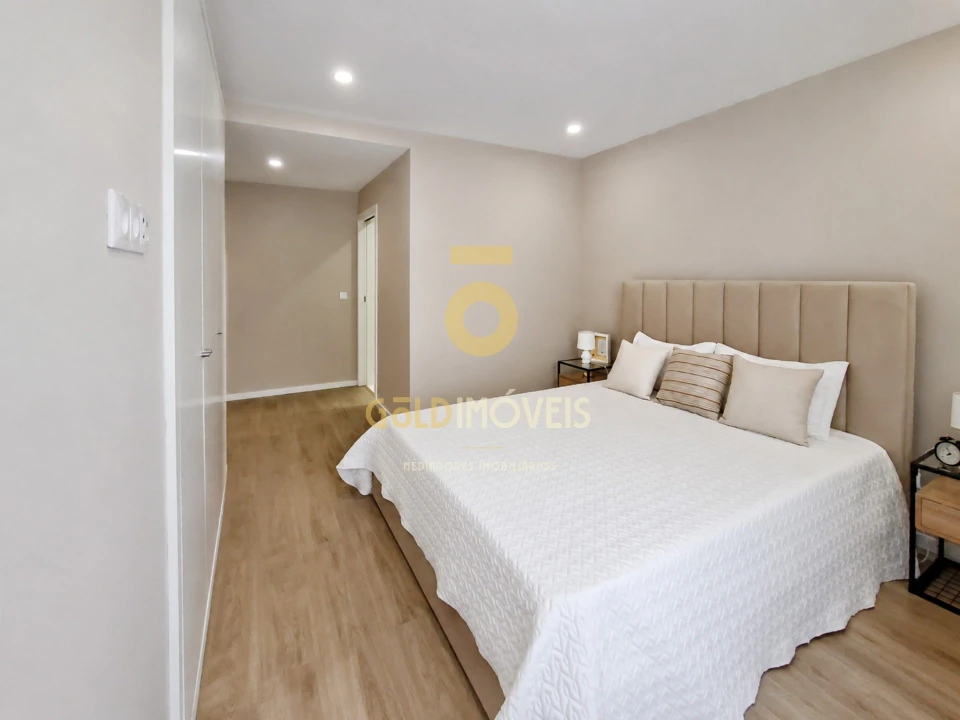 Apartamento T3 para Venda em Sobrado e Bairros Foto 12