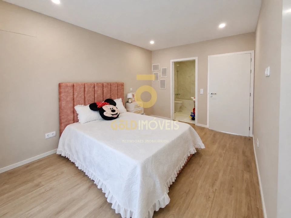 Apartamento T3 para Venda em Sobrado e Bairros Foto 2