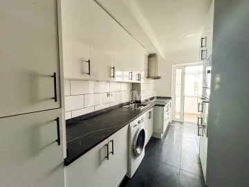 Quarto para Arrendamento em Avenidas Novas